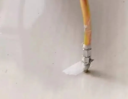 北仑瓷砖空鼓维修公司专业解答在瓷砖铺贴过程中，如果使用的砂料过粗（如全部使用了粗砂），可能会导致以下问题