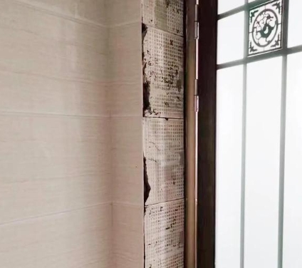 北仑瓷砖空鼓免砸砖维修公司分享吸水砖泡水时间不够或过长都会对瓷砖铺贴效果产生影响